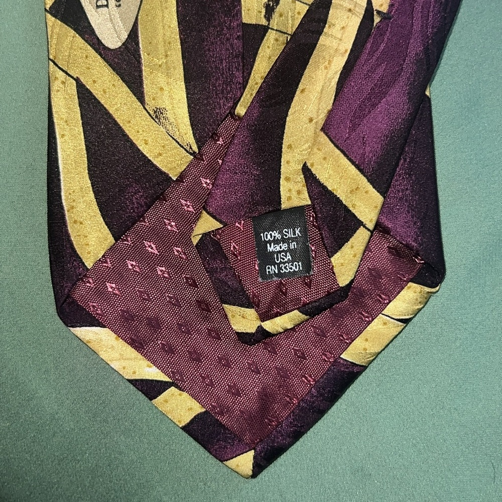 100% Silk Vintage Gallery Collection by Christina Desireé, Amazon Tree Frog Tie - Picture 6 of 7